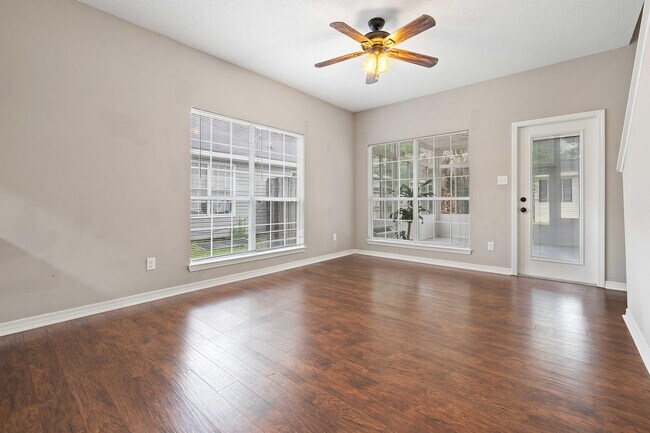 Foto del edificio - 2033 Post Oak Ct