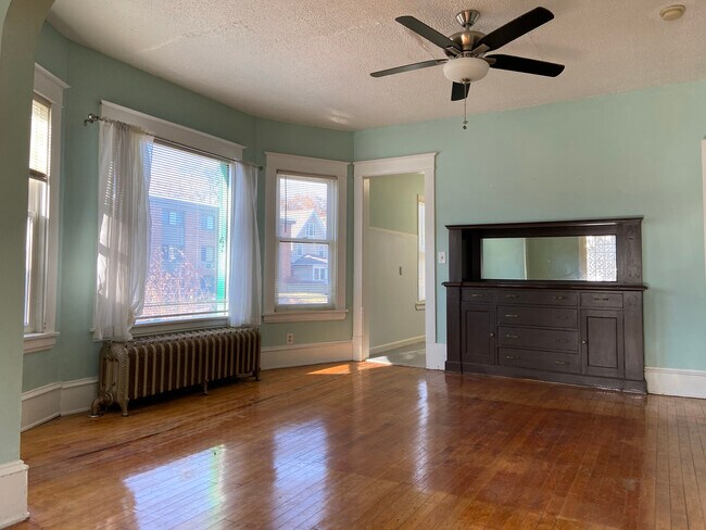 Dining room - 130 W 28th St