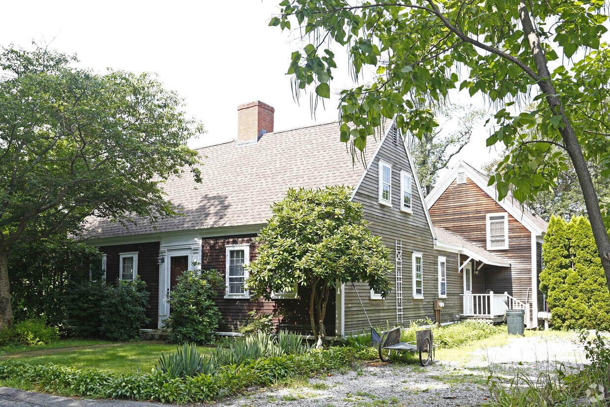 132 Weir St, Hingham, MA 02043 Apartments in Hingham, MA