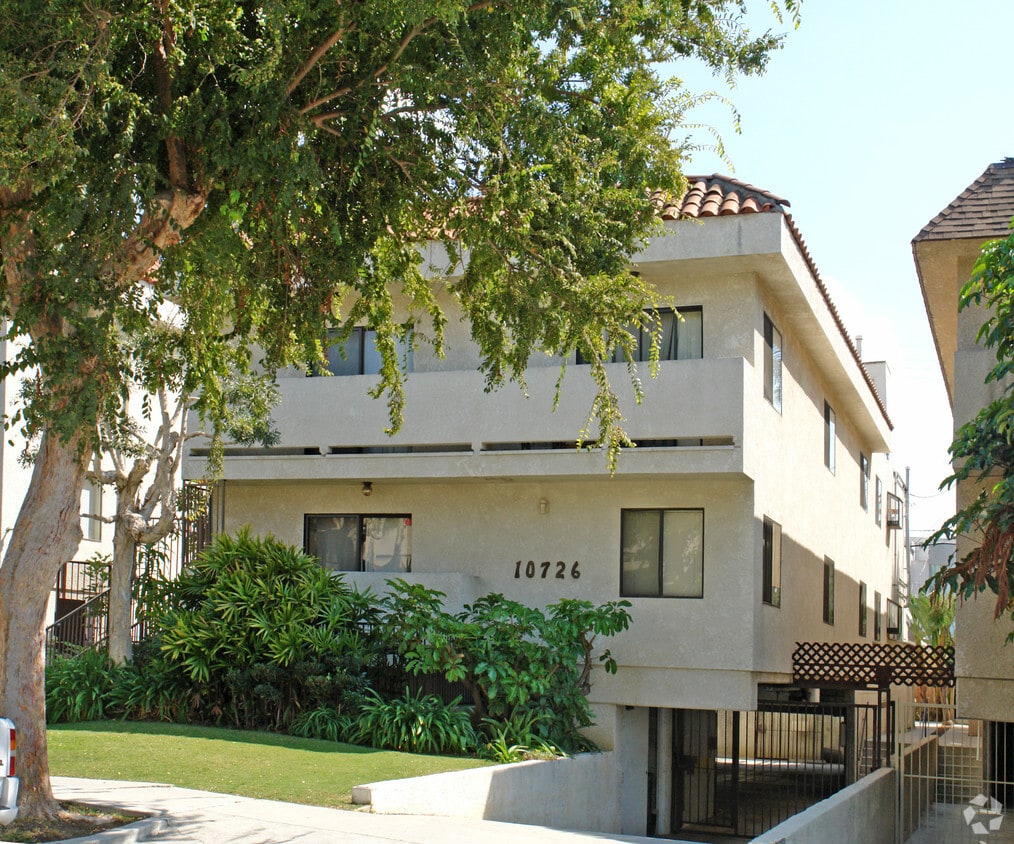 Primary Photo - 10726 Lawler St