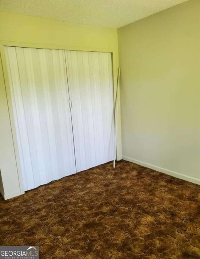 Building Photo - 1315 Camelot Dr