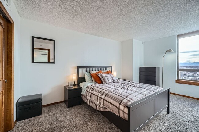 Foto del edificio - Downtown Denver Furnished 1 BDR w/ Rooftop...