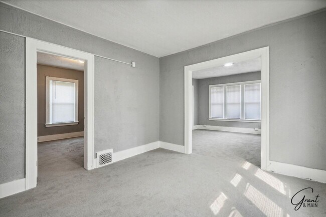 Foto del edificio - 3813/3815 W Euclid - JL Schneider LLC