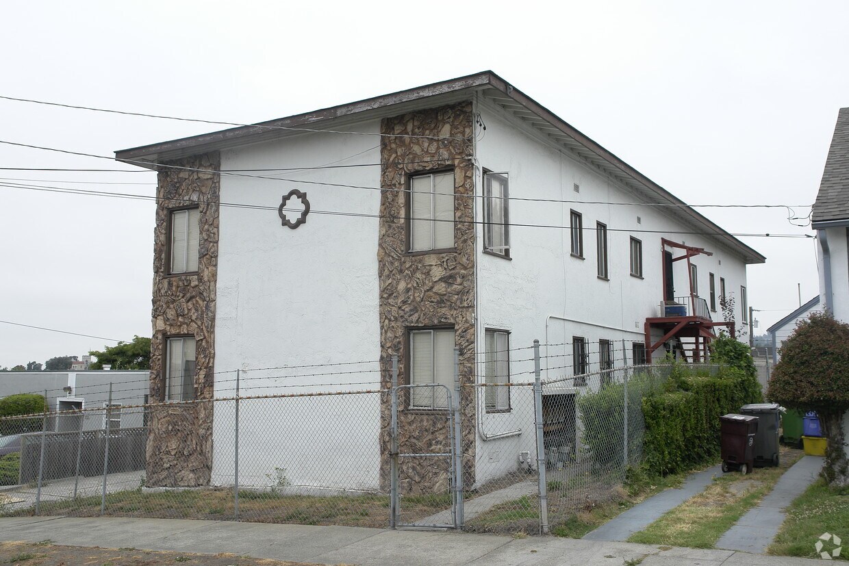 Building Photo - 3200-3206 Palmer Ave