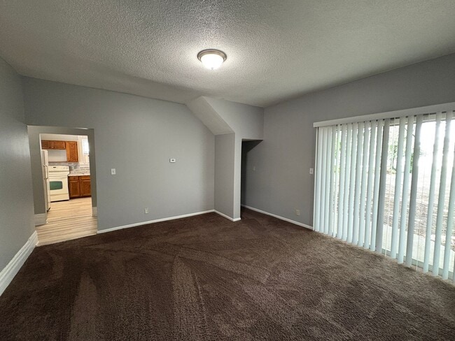 Building Photo - Charming 5-Bed Home Near Campus with Updat...