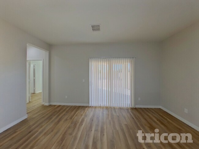 Foto del edificio - 40209 W Walker Wy