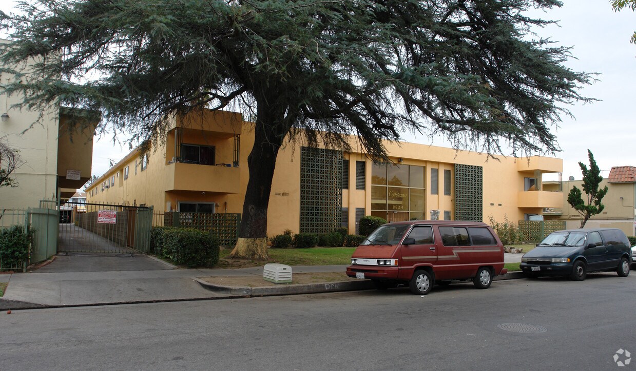 Los Cedros ¡alejado 8834 - 8834 Cedros Ave