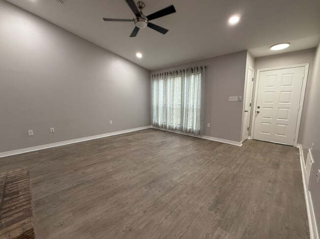 Foto del edificio - 1810 Valparaiso Blvd