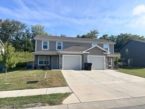 Building Photo - 709 Pampas St