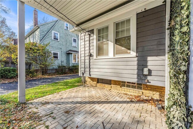 Building Photo - 961 Montford Rd