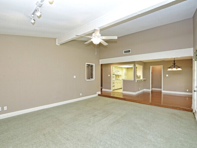 Building Photo - Charming home in the highly sought-after T...