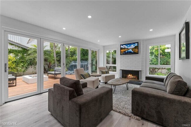 Building Photo - 3 br, 3.5 bath House - 9002 Five Harbors Dr