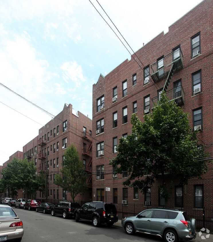 Primary Photo - 60-40 Madison St