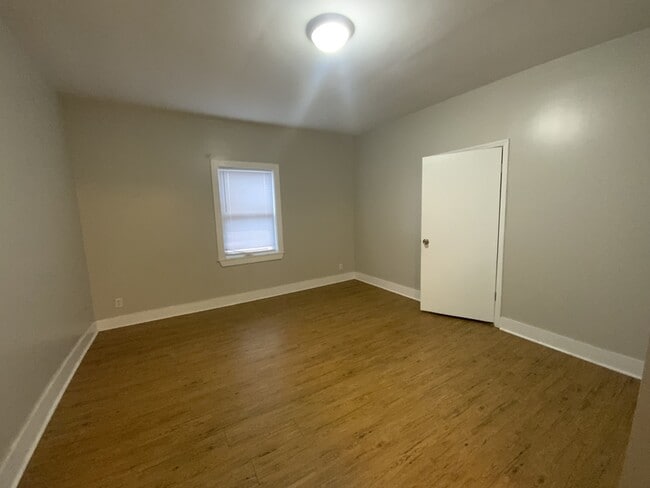 Building Photo - 208 3rd Ave SW