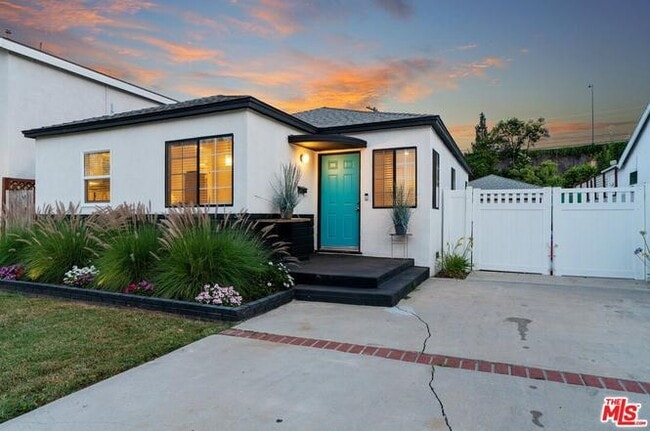 Foto del edificio - 15220 Morrison St