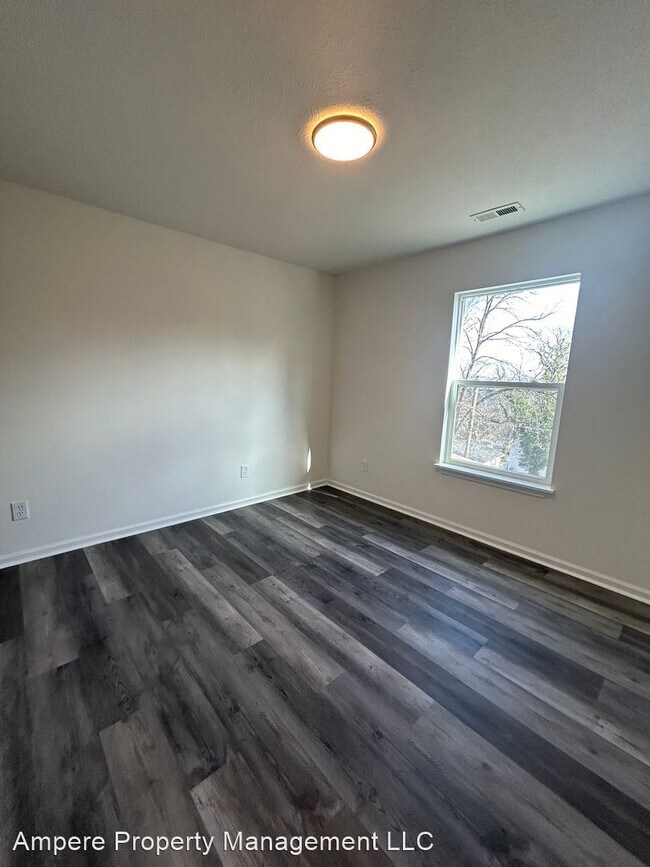 Building Photo - 3 br, 2 bath House - 823 Sylvan Dr