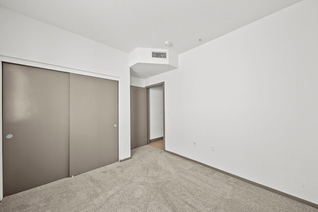 Building Photo - 33 North