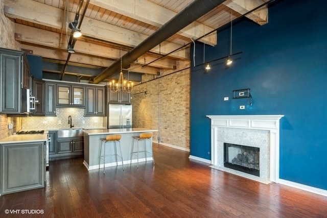 Building Photo - 375 W Erie St