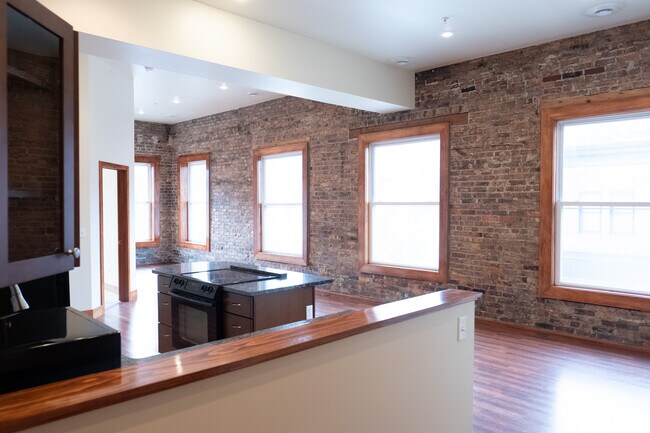 Foto del edificio - 418 Shelden Ave