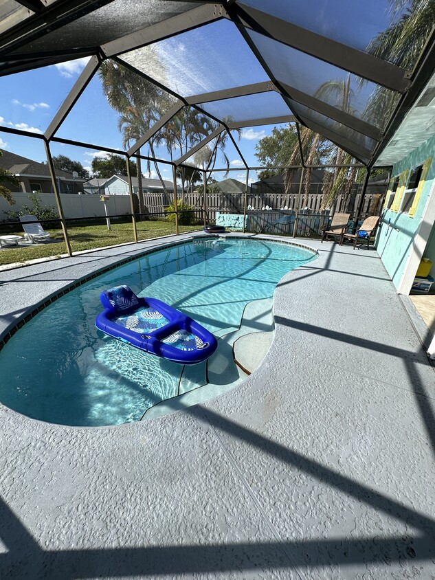Primary Photo - 1608 SW Ocean Cove Ave