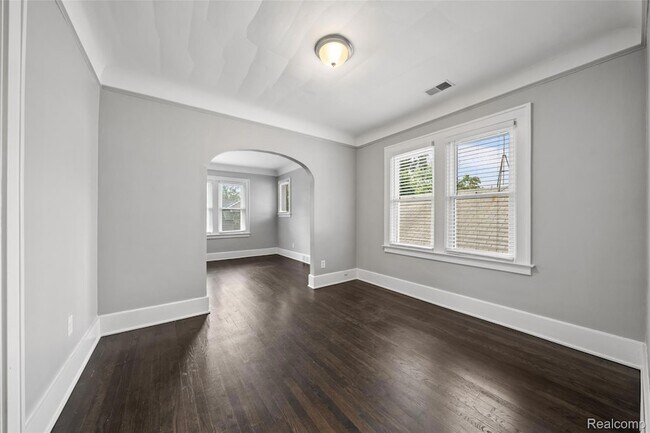 Foto del edificio - 242 W Webster St