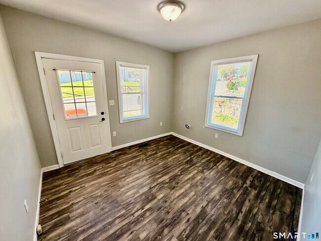 Foto del edificio - 151 W Center St