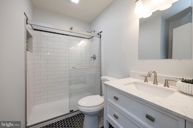 Building Photo - 2402 Bridgewater Ct