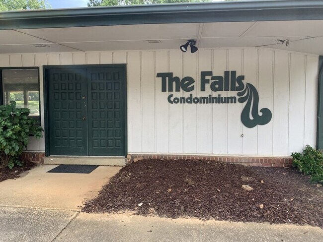 Foto del edificio - 5604 Falls of Neuse Rd