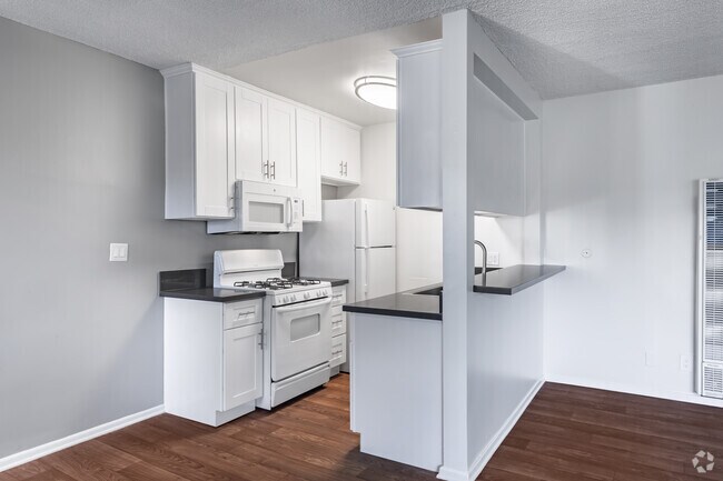 1HAB, 1BA - 750 ft² - N.º 201 - Reseda On The Park