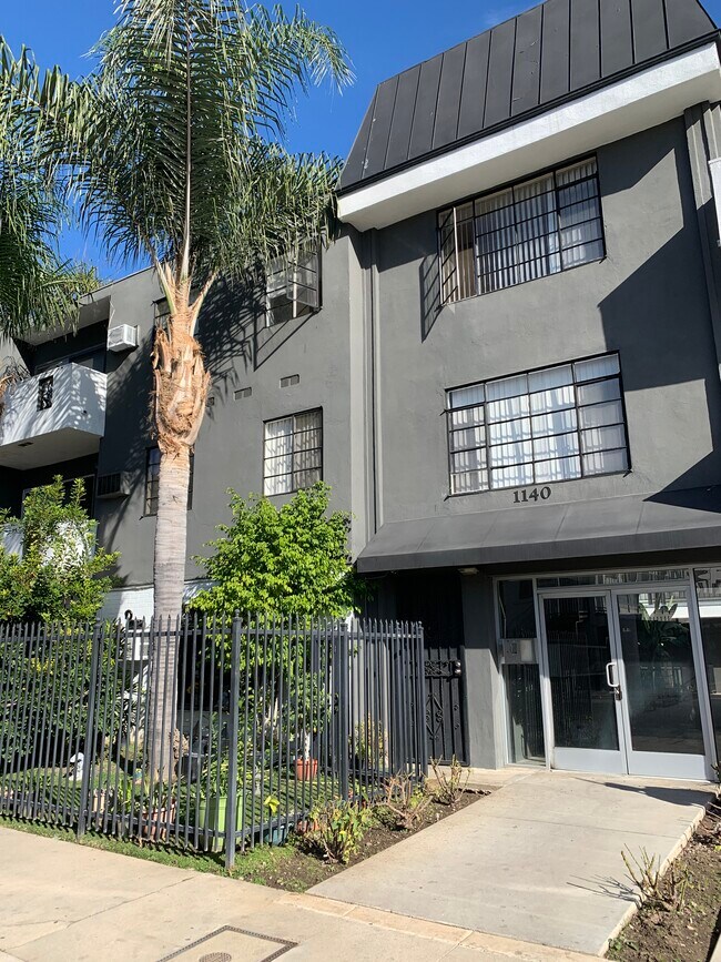 Foto del edificio - 1140 Wilcox Pl