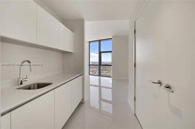 Foto del edificio - 851 NE 1st Ave