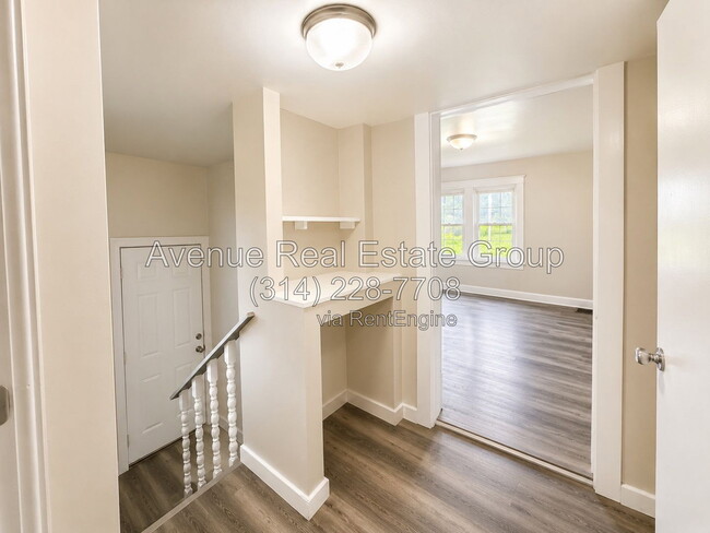 Foto del edificio - 8011 Ellerton Ave