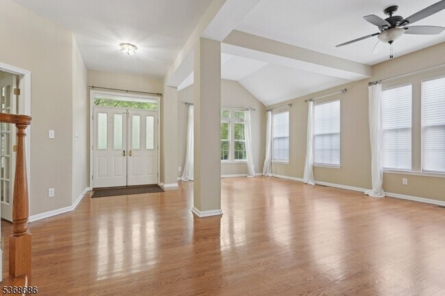 Building Photo - 48 Landau Rd