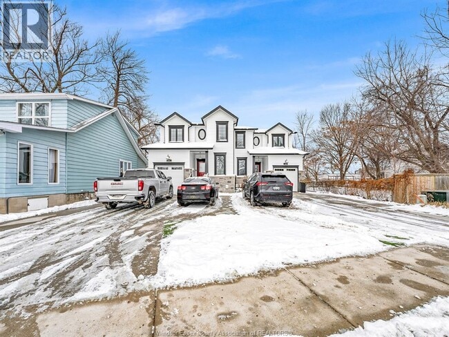 Building Photo - 322 Ramsay St