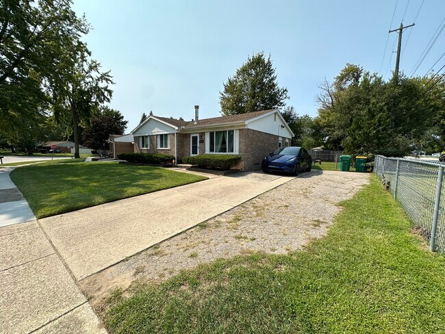 Building Photo - 9408 Van Buren St