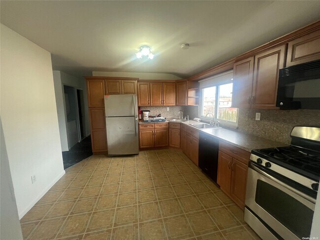 Building Photo - 550 Seagirt Blvd