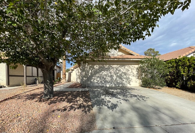 Building Photo - 7135 Shadow Crest Dr