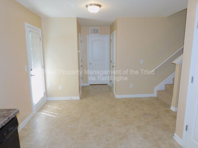 Building Photo - 3918 Mountainridge Dr