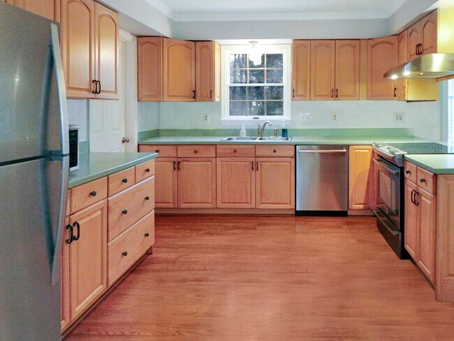 Foto del edificio - 1332 Redwood Cir