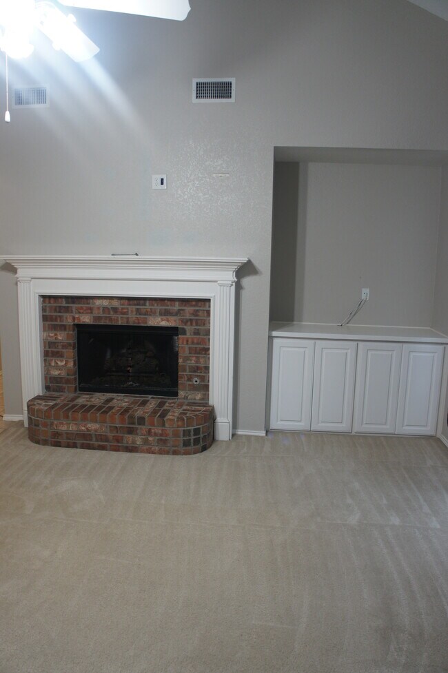 Building Photo - 1915 Timberland Dr
