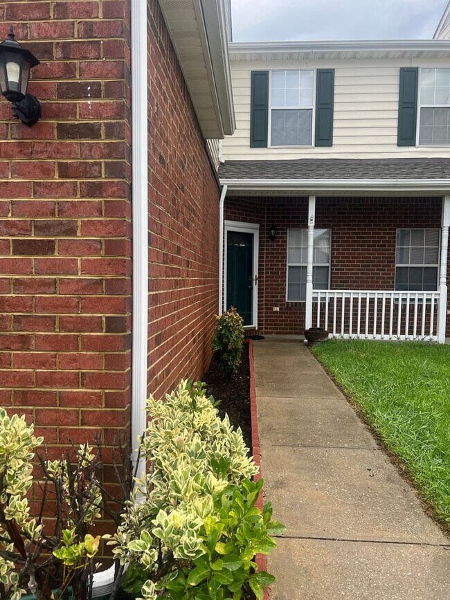 Foto del edificio - 248 Belmont Cir