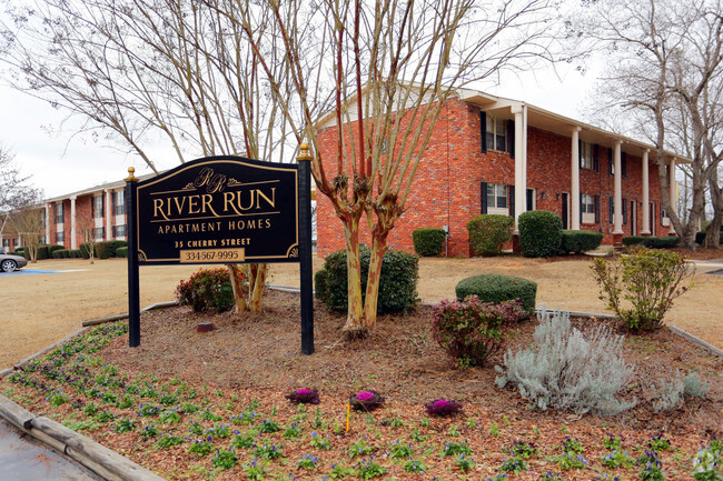 Building Photo - Legacy at River Run