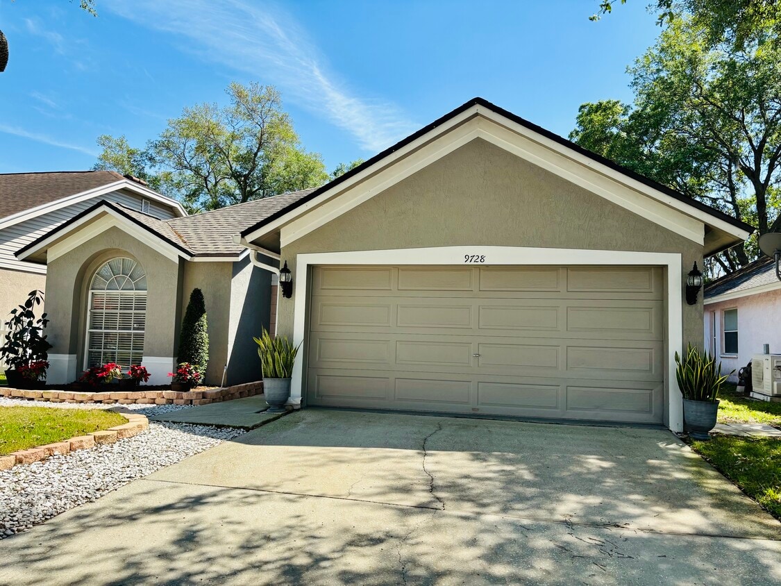 Foto principal - 9728 Long Meadow Dr