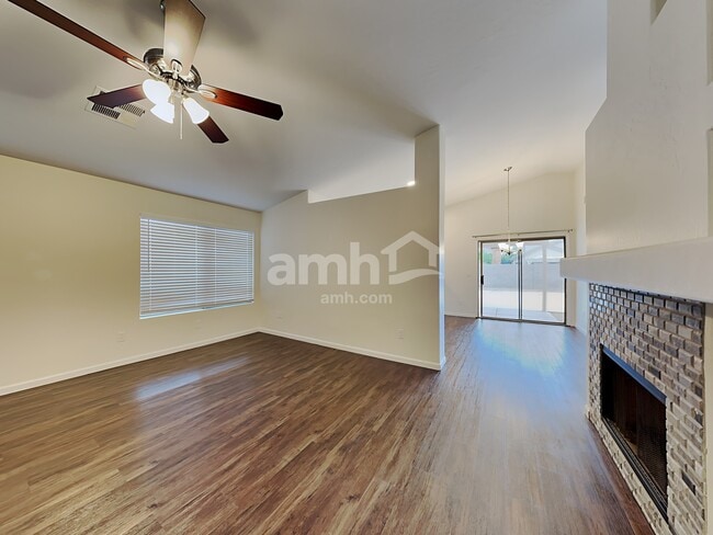 Building Photo - 2107 E Catclaw St