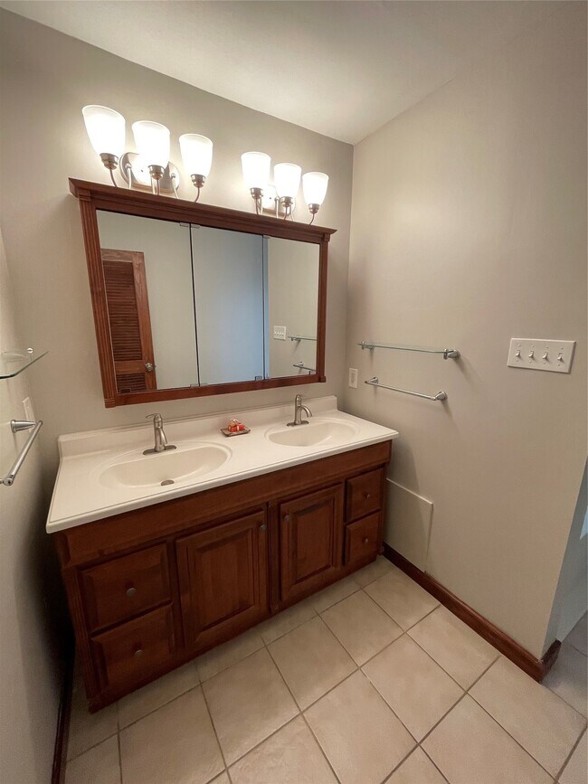 Foto del edificio - 3229 Westridge St