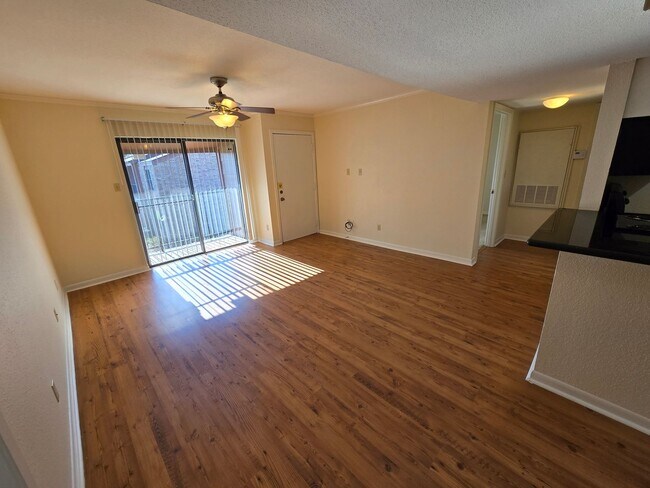 Foto del edificio - College Station / 2-bed, 2-bath Condo unit...