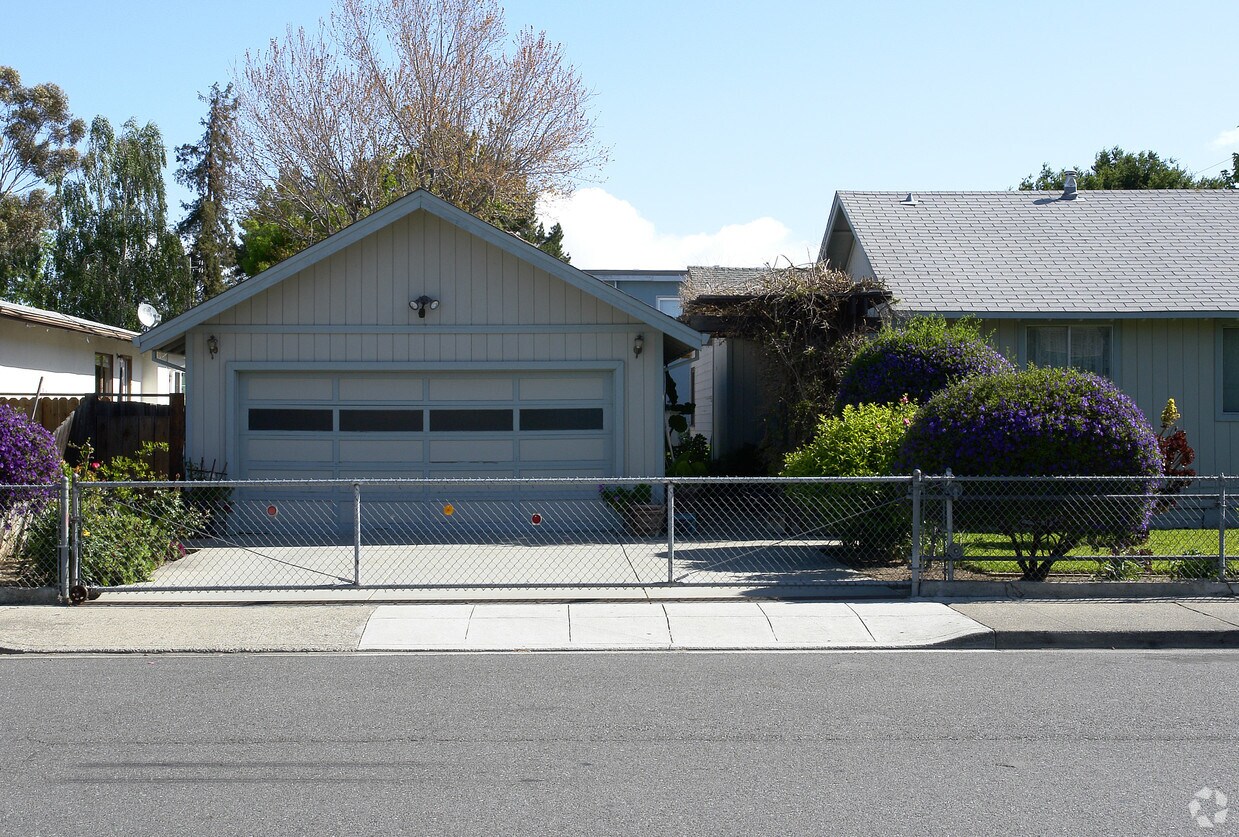 Primary Photo - 111 Dumbarton Ave