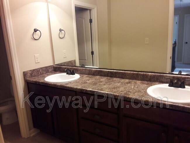 Foto del edificio - 830 Erika Ln