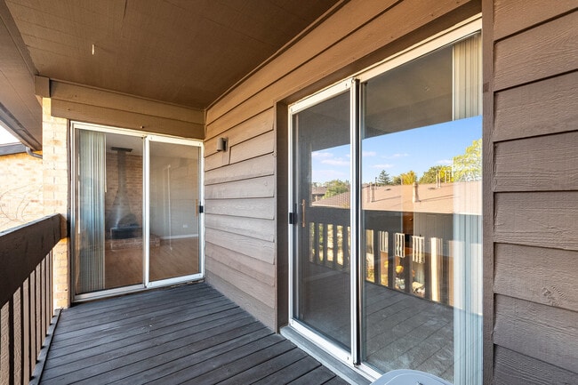 Building Photo - 6165 Knoll Wood Ct