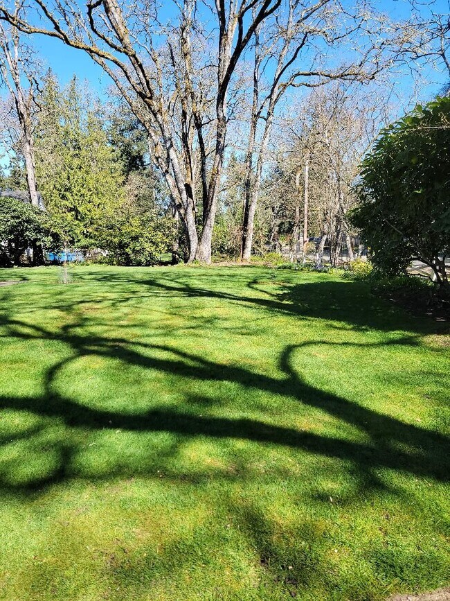 Foto del edificio - Beautiful Craftsman-style 3 bedroom, 2 bath home (1632 sq ft)  near Lake Steilacoom PLUS studio c...